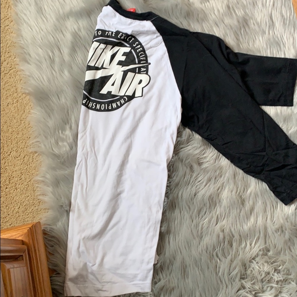 Nike quarter sleeve t-shirt